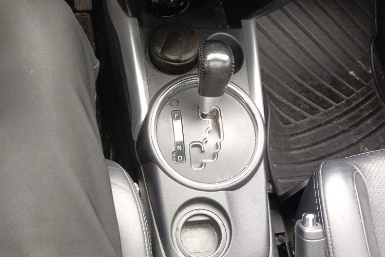 Used Mitsubishi ASX 2011 2.0 L Two-Wheel Drive XuanYi Version Gear Lever