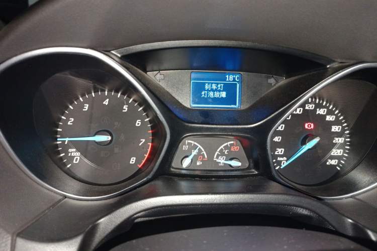 Used Ford Focus 2012 Sedan 1.6L Manual Fashion Edition
