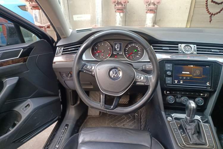 Used Volkswagen Magotan 2019 330TSI DSG Luxury Version China VI Standard Steering Wheel