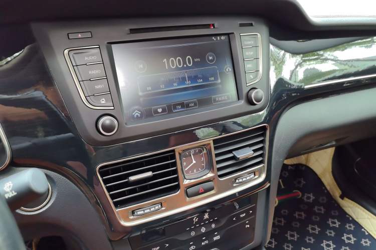 Used Hongqi H7 2018 1.8T Comfort Edition Audio And AC Panel