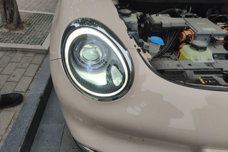 Used ORA Good Cat 2023 401 km Standard Range Premium Trim Ternary Lithium Right Front Headlight