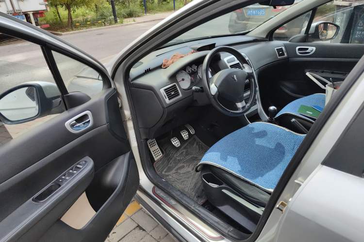 Used Peugeot 307 2013 1.6L Manual CROSS