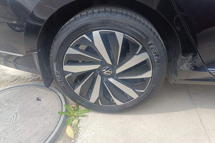 Used Volkswagen Passat 2022 330TSI Starry Luxury Edition – Exclusive Special Edition