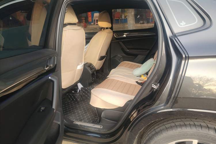 Used Volkswagen Tayron X 2020 380TSI Four-Wheel Drive Flagship Smart Connectivity Version Left Rear Seat