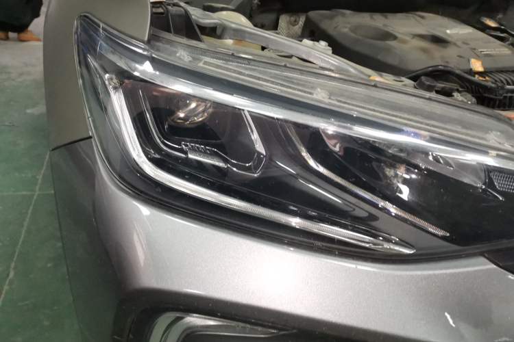 Used Chevrolet Trax 2019 Redline 325T Automatic Fun Edition China VI Standard Right Front Headlight