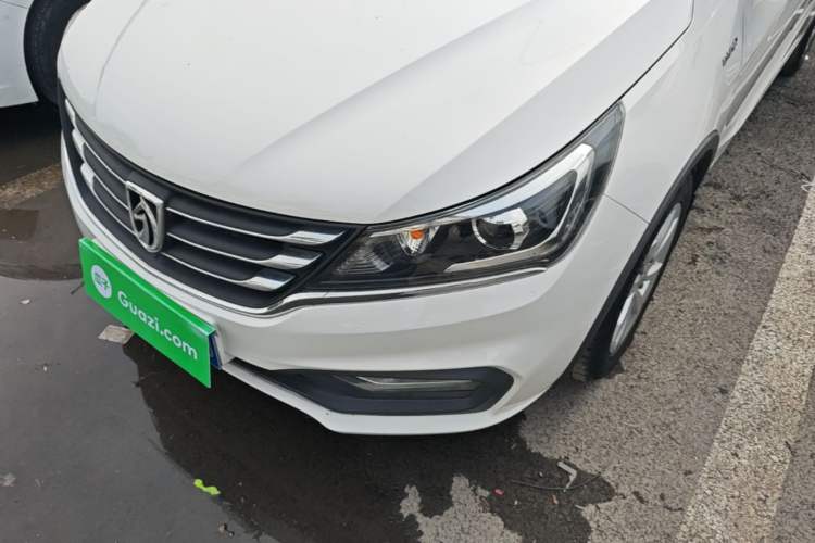 Used Baojun 310W 2017 1.5L Manual Fashion Model China V
