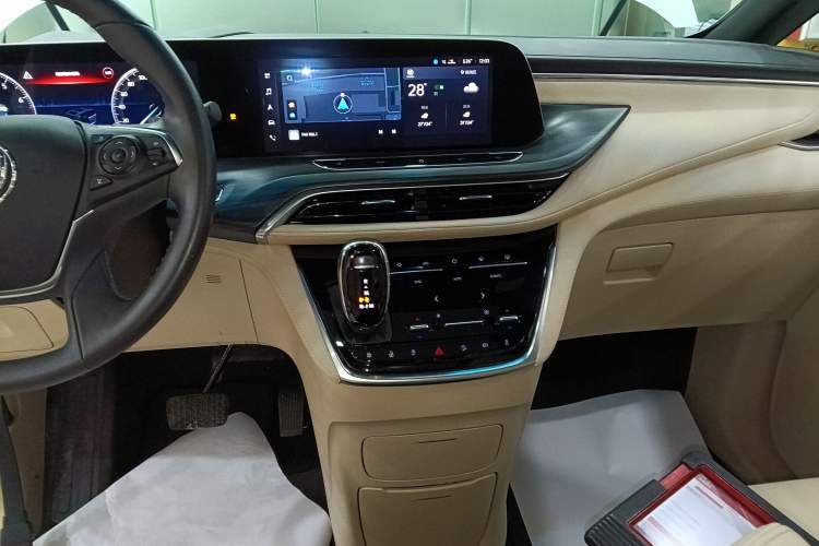 Used Buick GL8 2022 ES Land Cruiser 653T Luxury Model