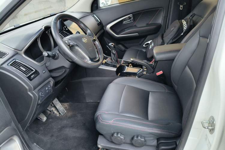 Used Huatai Santa Fe 2016 1.5T Gasoline Manual Two-Wheel Drive Smart Enjoyment i3 Model Left Front Seat