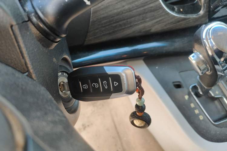 Used JAC Group Refine M5 2014 Colorway 2.0T Gasoline Automatic Business Edition