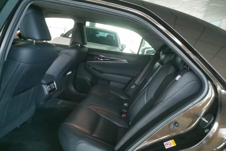 Used Toyota Crown 2015 2.0T Fashion Edition
