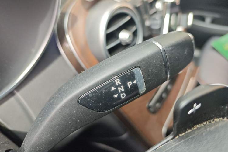 Used Mercedes-Benz GLC 2020 GLC 300 L 4MATIC Dynamic Edition Gear Lever