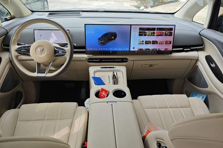 Used VOYAH Dream 2025 PHEV Four-Wheel Drive Prestige Kunpeng Edition
