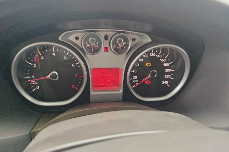 Used Ford Focus 2011 Sedan 1.8L Automatic Fashion Edition
