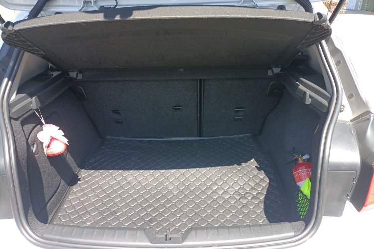 Used BMW 1 Series 2018 118i Leading Model Trunk