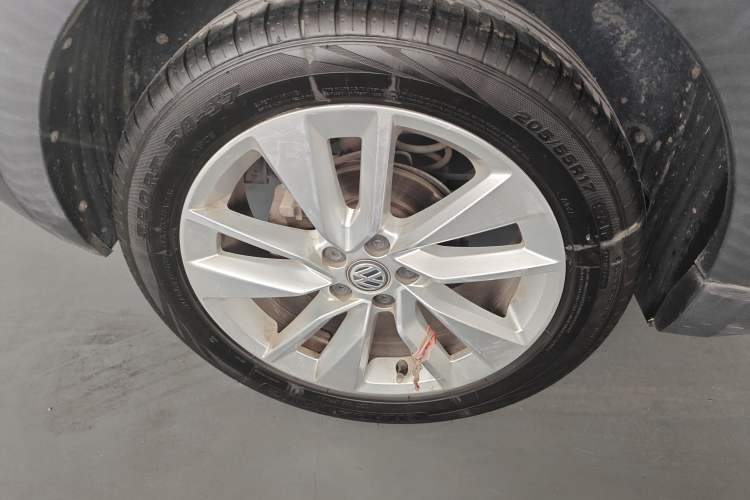 Used Volkswagen T-Cross 2019 1.5L Automatic Comfort Edition Right Rear Wheel Hub