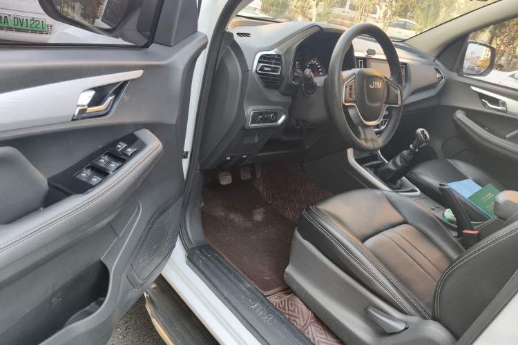 Used Isuzu JLM 2020 2.5T Two-Wheel Drive Diesel Leading-Edge Version JE4D25Q6A Meeting China VI Emission Standards