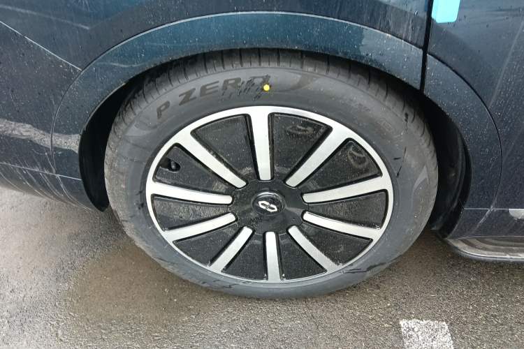 Used Hima AITO M9 2025 Extended-Range Ultra Version 52 kWh 6-Seater Right Rear Wheel Hub