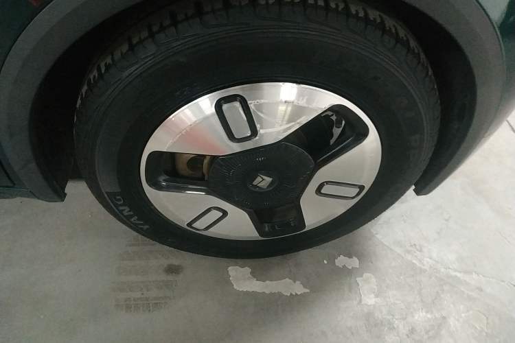 Used Baojun KiWi EV 2022 Artist Lite Edition Lithium Iron Phosphate Right Front Wheel Hub