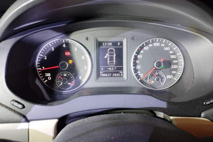 Used Volkswagen Sagitar 2014 Revised Version 1.4TSI Automatic Luxury Edition Instrument Cluster