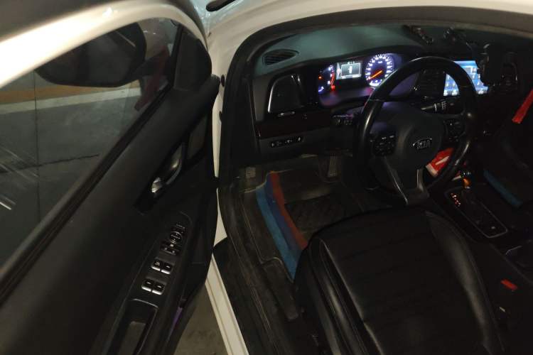 Used Kia K4 2014 1.8L Automatic DLX Driver Seat