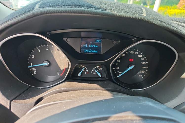 Used Ford Focus 2015 Sedan EcoBoost 125 Manual – Ultra-Style Edition