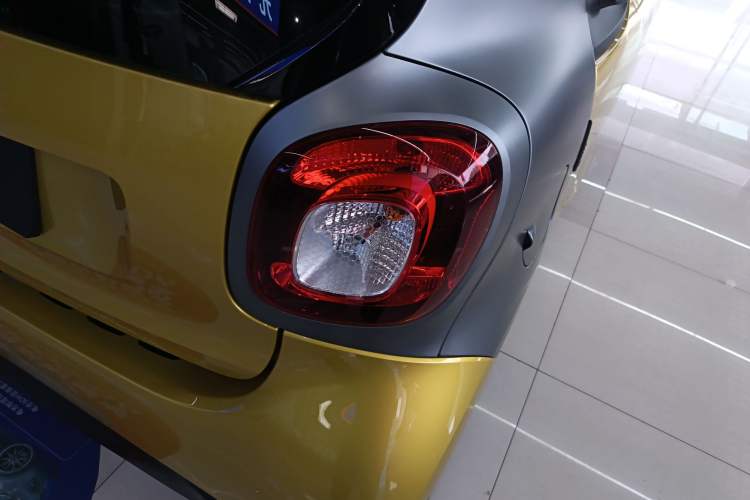 Used smart fortwo 2018 1.0L 52kW Hardtop Dynamic Version China V Exterior 3