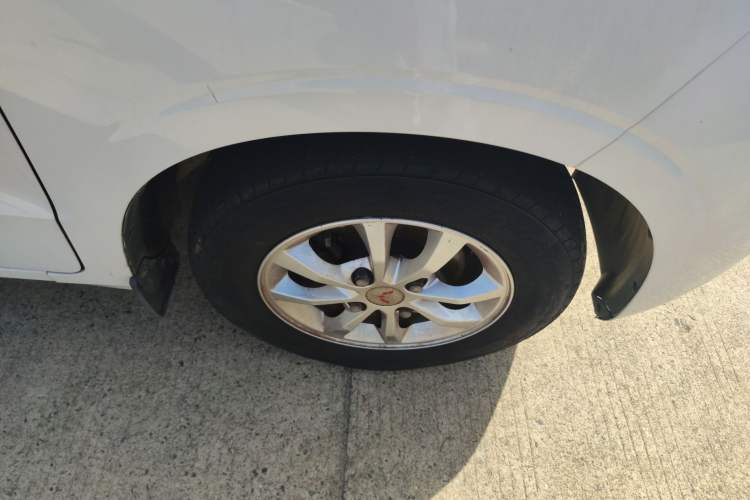 Used Wuling Hongguang V 2019 1.5L Enjoyment Version China VI LAR Right Front Wheel Hub