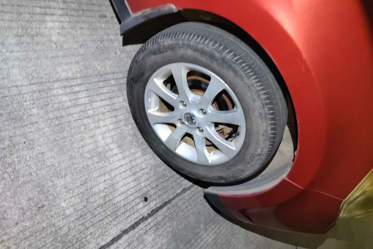 Used Venucia R50 2013 1.6L Manual Fashion Edition Right Front Wheel Hub