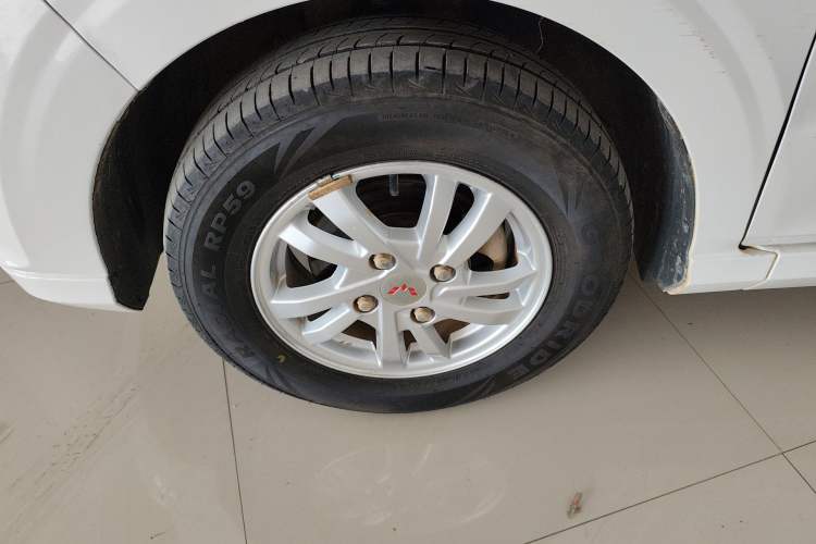 Used Wuling Hongguang 2018 1.5L S Comfort Model L2B Left Front Wheel Hub