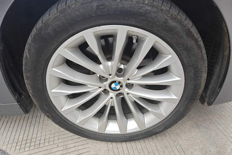 Used BMW 5 Series 2021 525Li Luxury Package Right Front Wheel Hub