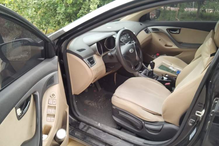 Used Hyundai Elantra (5th Generation / Langdong) 2012 1.6L Manual Leading Model