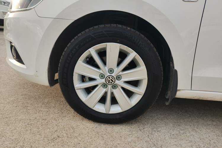 Used Volkswagen Jetta 2013 1.4L Manual Comfort Model Left Front Wheel Hub