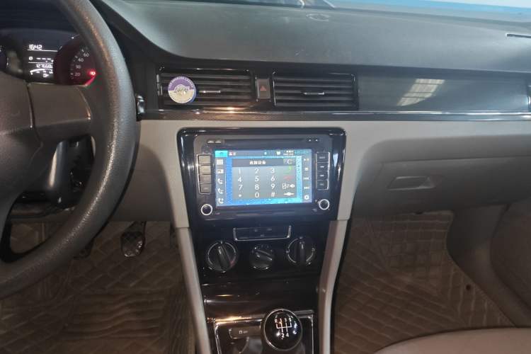 Used Volkswagen Bora 2013 1.6L Manual Fashion Edition Audio And AC Panel