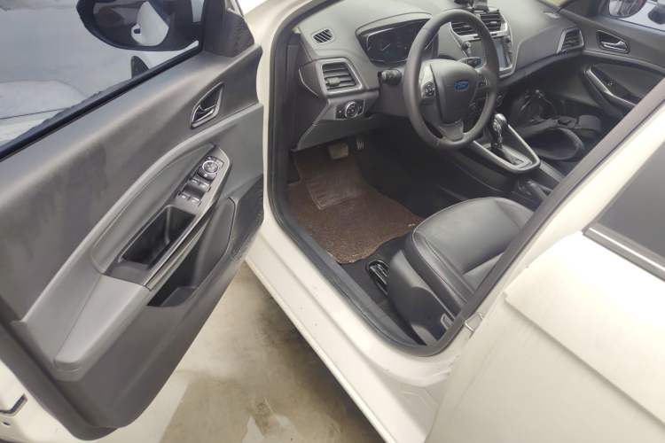 Used Ford Escort 2015 1.5L Automatic Fashion Model Driver Seat