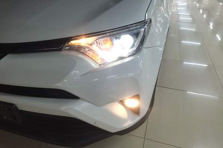 Used Toyota RAV4 2019 2.0L CVT Two-Wheel Drive Pioneer Edition China V Standard Left Front Headlight