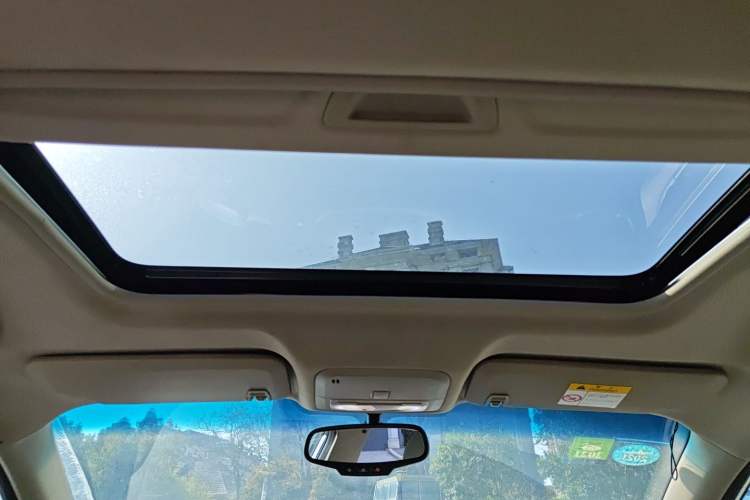 Used Buick GT 2019 15T Dual-Clutch Connected Elite Model China VI Headliner