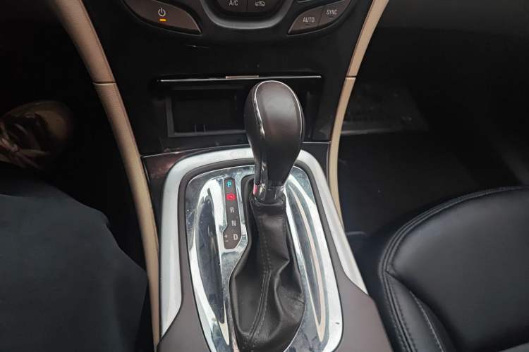 Used Buick Regal 2015 2.0L Leading Fashion Edition