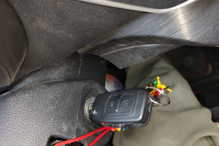 Used CHANGAN KAICHENG Ruixing EM60 2025 Passenger Version Comfort Edition 6 Seats 300 km Range Side-Hinged Doors Vehicle Key