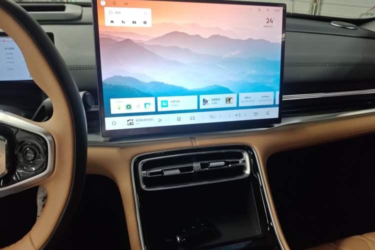 Used Geely Galaxy A7 2025 Model EM-i 150km Starship Edition Audio And AC Panel