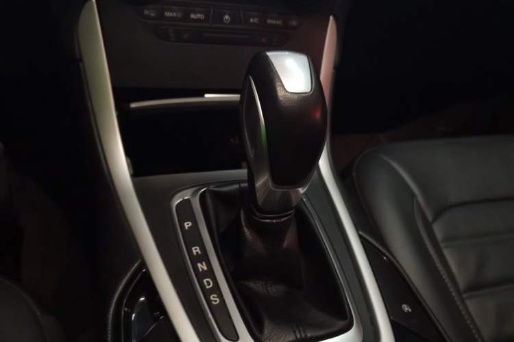 Used Ford Edge 2018 EcoBoost 245 Two-Wheel-Drive Platinum Edition 5 Seats