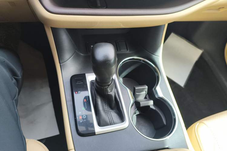 Used Toyota Highlander 2018 2.0T Two-Wheel Drive Elite Edition 5 Seats Emission Standard China V
