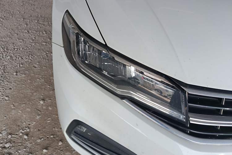 Used Volkswagen Bora 2019 Revised Version 1.5L Automatic Comfort Edition China VI Standard Right Front Headlight