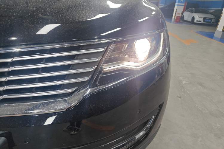 Used Lincoln MKX 2015 2.0T Two-Wheel Drive Deluxe Edition
