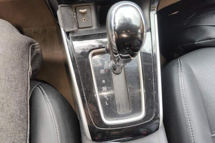 Used Nissan Sylphy 2016 1.6 XL CVT Deluxe Edition Gear Lever
