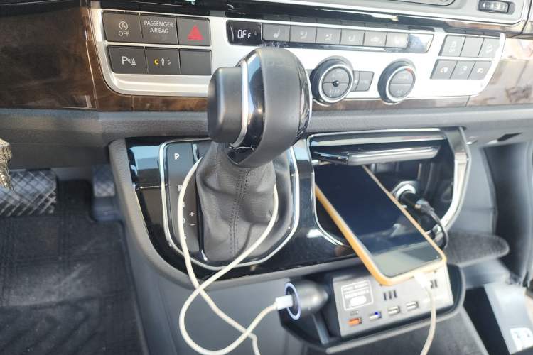 Used Volkswagen Multivan 2019 2.0 TSI 4x4 Prestige Edition 7-Seater Gear Lever