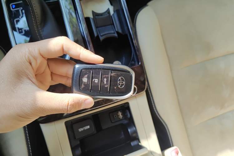 Used Toyota Camry 2016 2.5G 10th Anniversary Deluxe Navigation Edition
