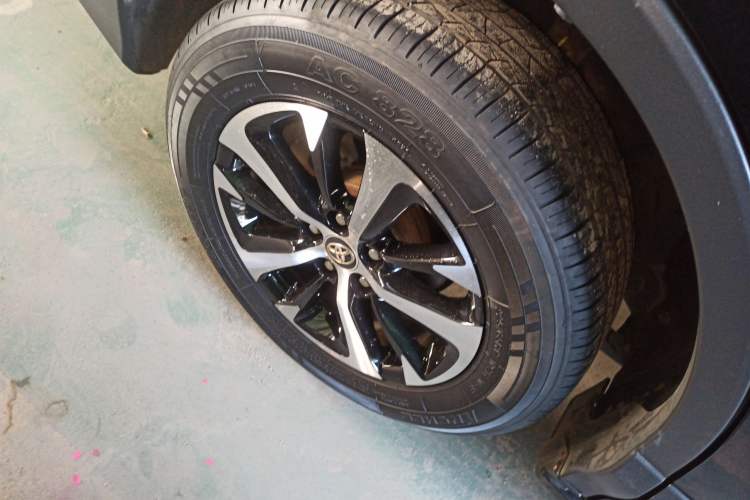 Used Toyota RAV4 2016 2.0L CVT Two-Wheel Drive Fashion Edition China V Standard