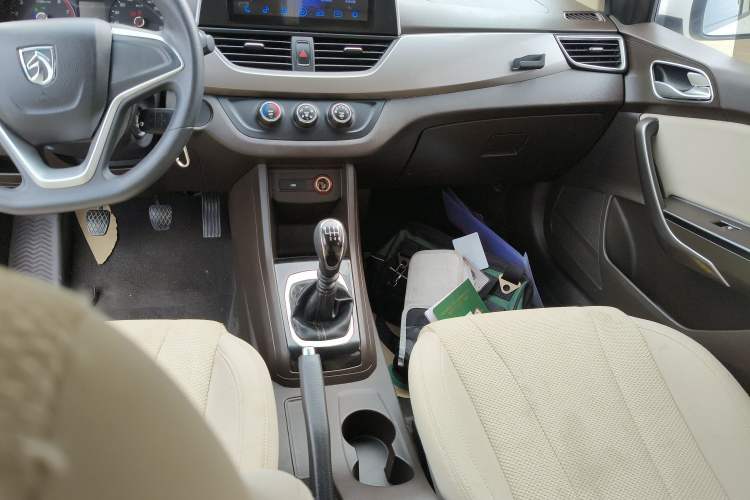 Used Baojun 310W 2017 1.5L Manual Comfort Version China V