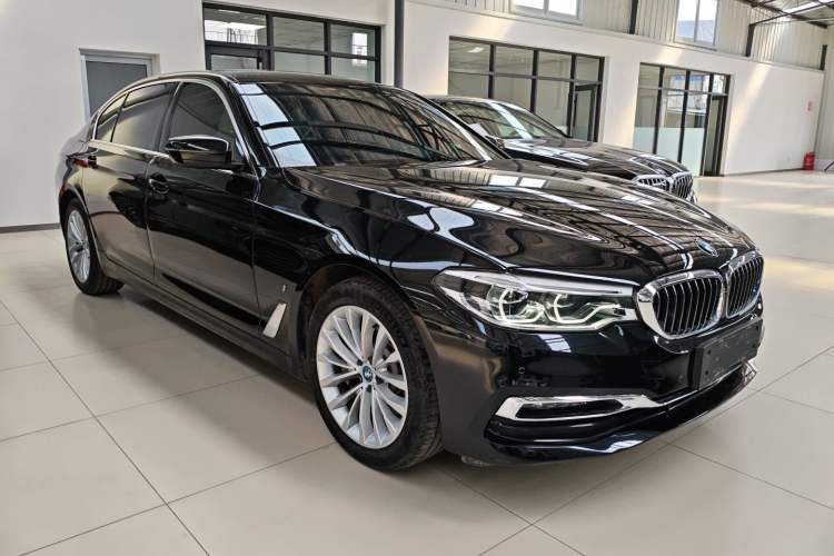 Used BMW 5 Series New Energy 2019 530Le Luxury Package Front Right 45 Deg