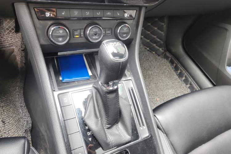 Used Skoda Superb 2018 TSI330 DSG Comfort Edition China V Standard Gear Lever